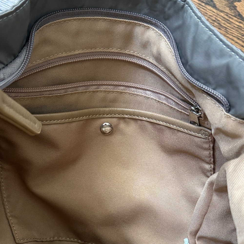 Sondra Roberts Women’s Gray Beige Shoulder Bag With Unique Side Panels - Picture 4 of 11